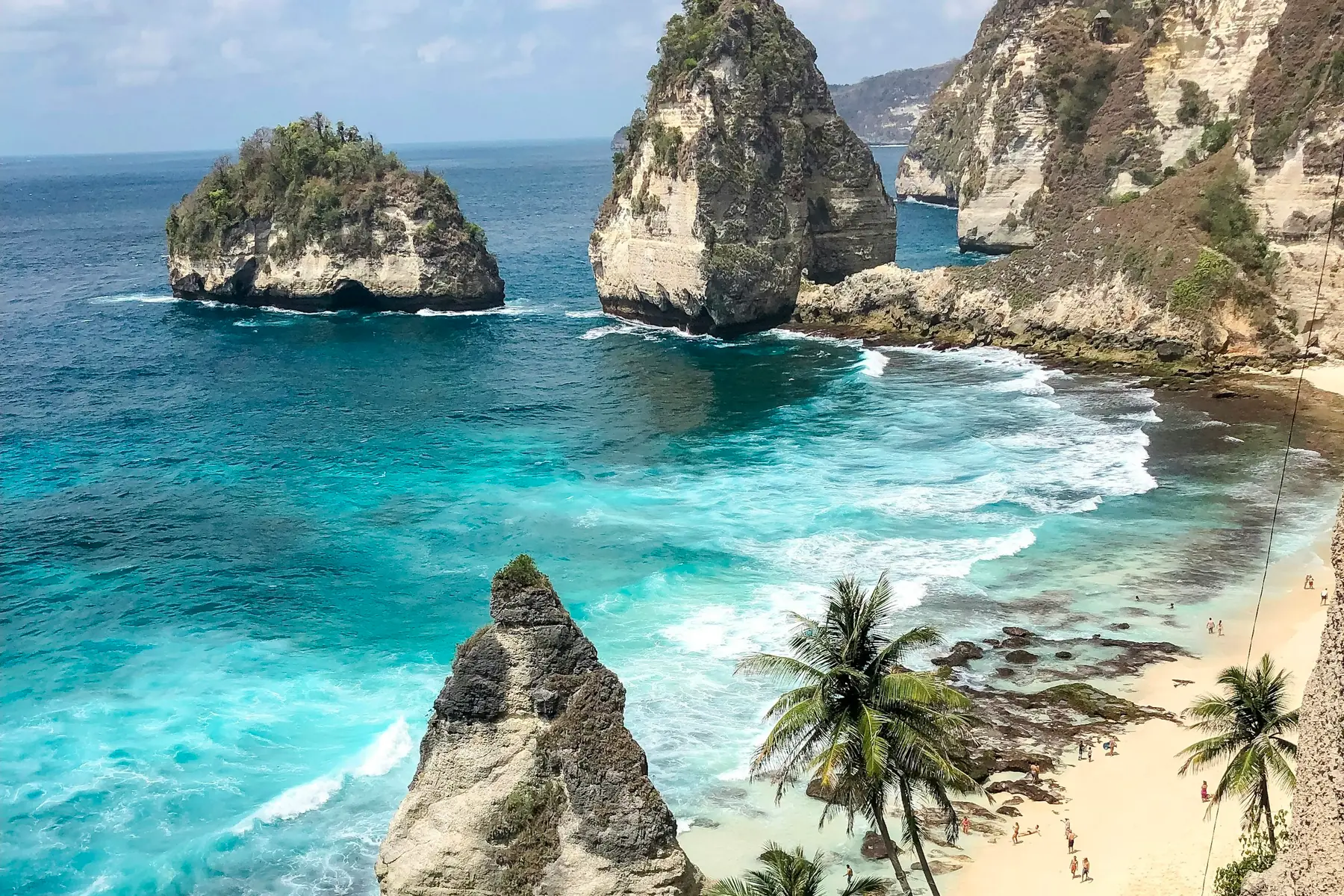 Diamond Beach limestone cliffs and turquoise sea on the East Nusa Penida route